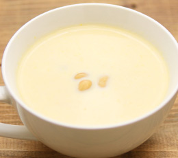 蒸し大豆入りコーンスープ