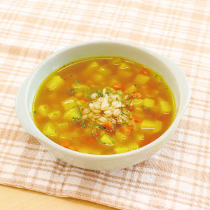 スパイス感じる！カレー風味のもち麦野菜スープ