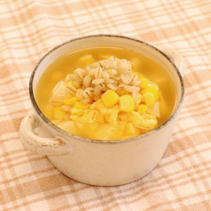 優しい味！蒸しもち麦ととうもろこしの食べるスープ