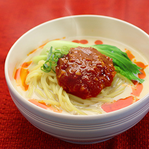 ごはんにイチおしで大豆の担々麺