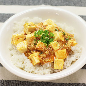 蒸し大豆麻婆豆腐丼