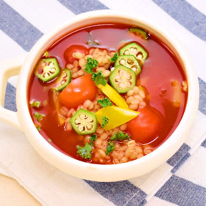 トマトと夏野菜のリゾット風スープもち麦